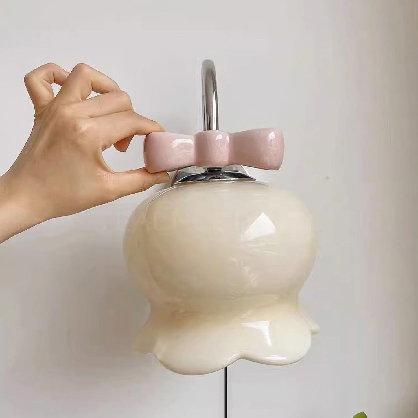 Chloé Bell Wandleuchte mit dekorativem Schleifendesign