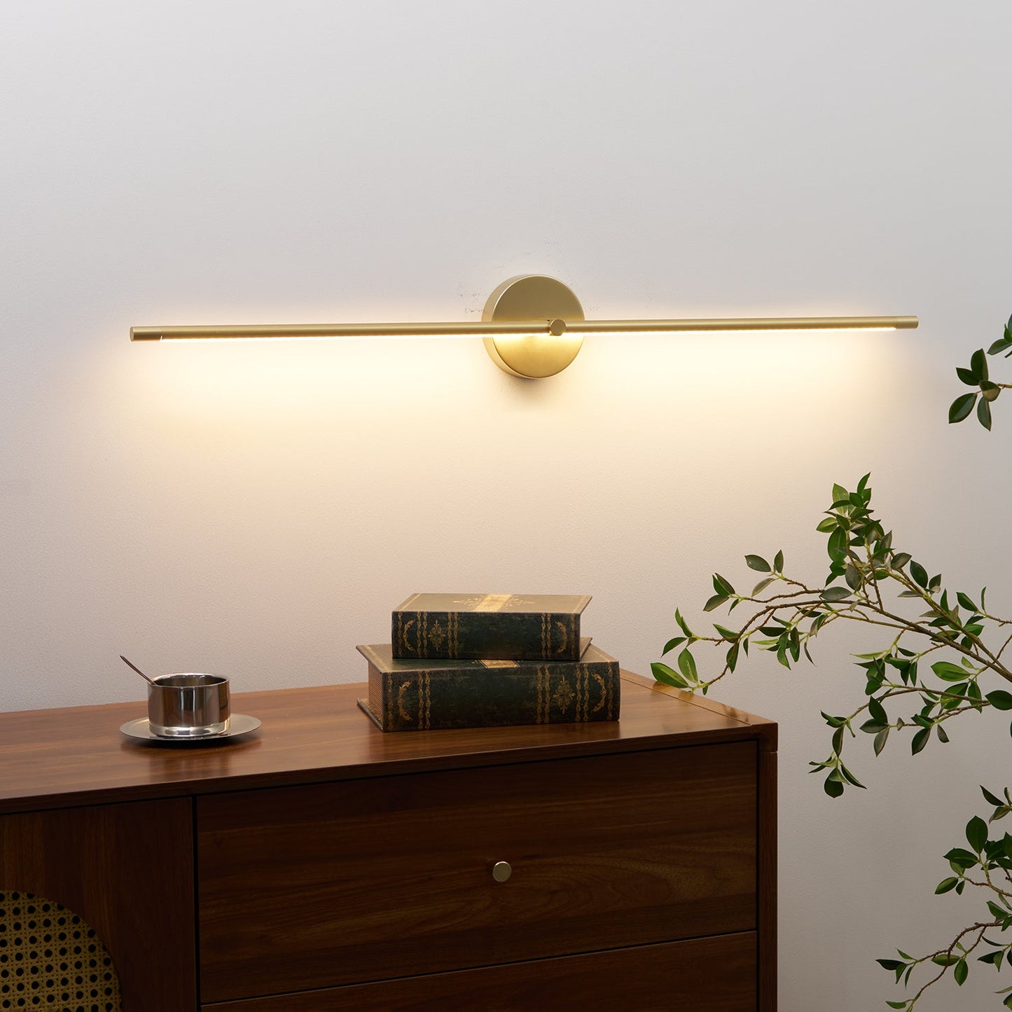 Elodie Kady Linear Disc Wandleuchte – schlankes Metall & integrierte LED-Beleuchtung