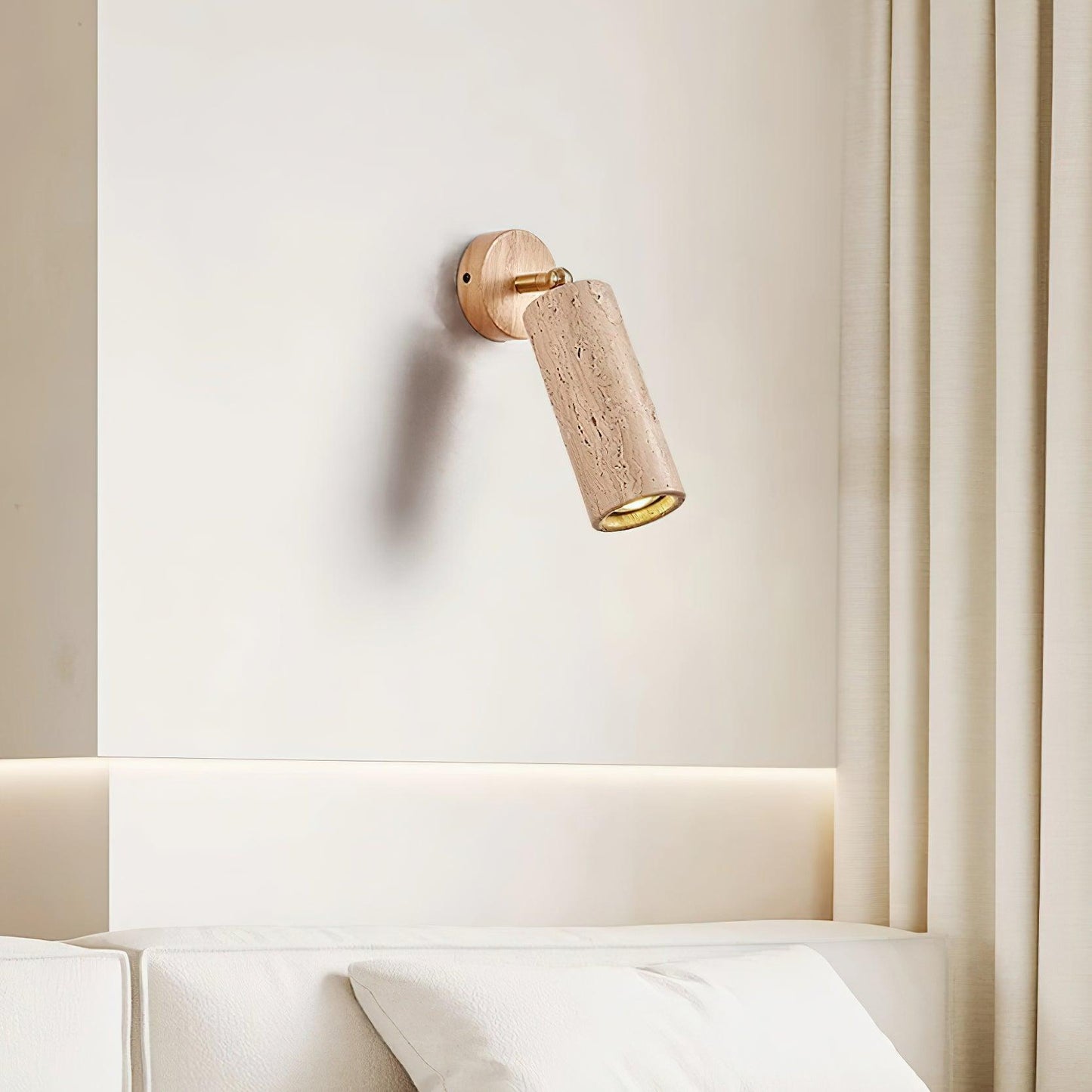 Solène Travertin-Wandleuchte mit Holzfuß und verstellbarem Metallarm