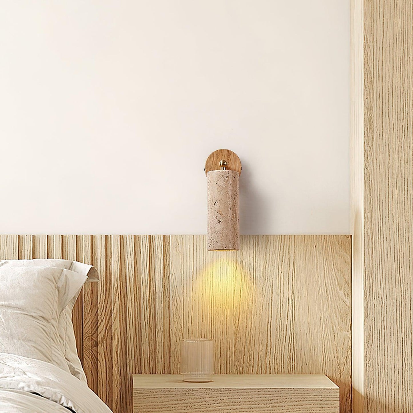 Solène Travertin-Wandleuchte mit Holzfuß und verstellbarem Metallarm