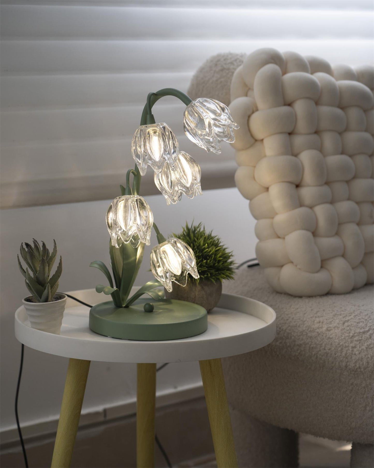 Aurélia Green Flower Table Lamp with Glass Petal Design