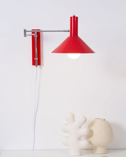 Céline Peak Steckdosenlampe mit verstellbarem Drehgelenk