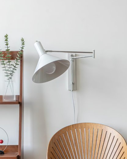 Céline Peak Steckdosenlampe mit verstellbarem Drehgelenk