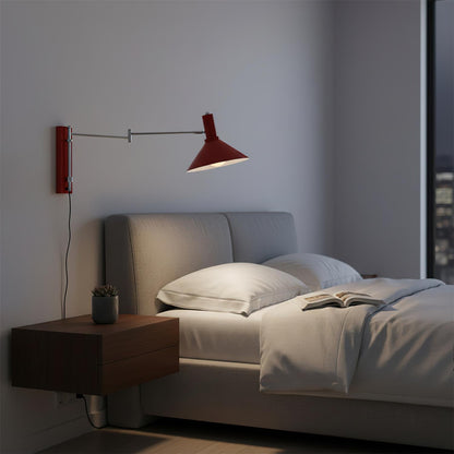 Céline Peak Steckdosenlampe mit verstellbarem Drehgelenk