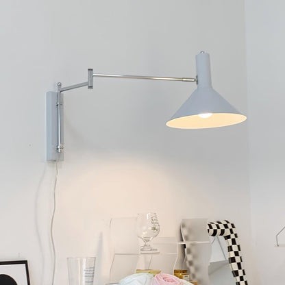 Céline Peak Steckdosenlampe mit verstellbarem Drehgelenk