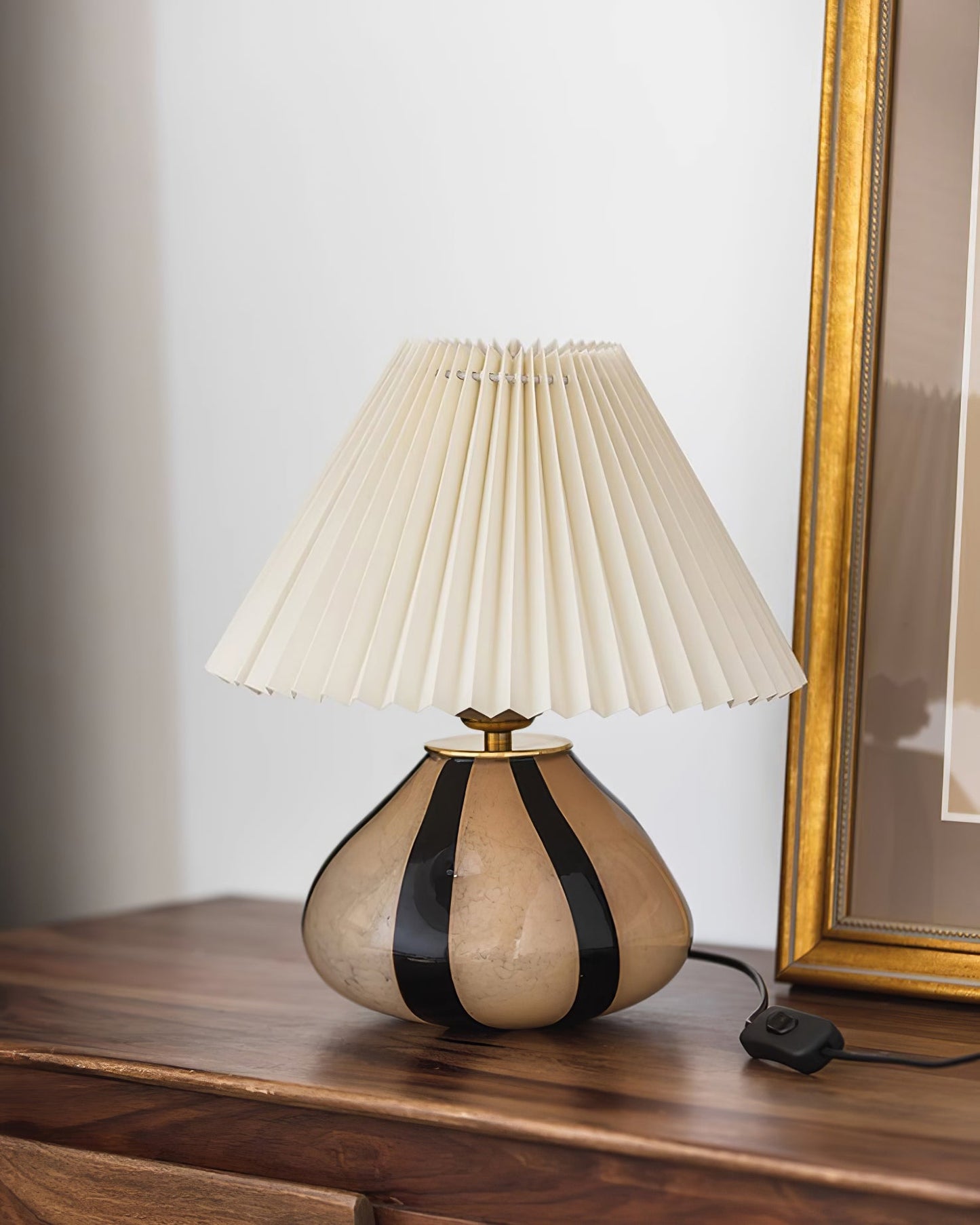 Élina Pleated Cavolo Table Lamp with Fabric and Glass Design
