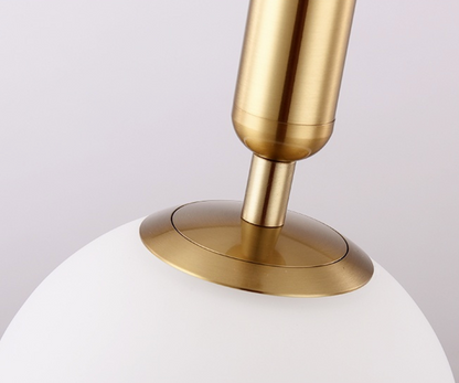 Élise Poiret Wandleuchte aus Messing und Glas mit Kugelform