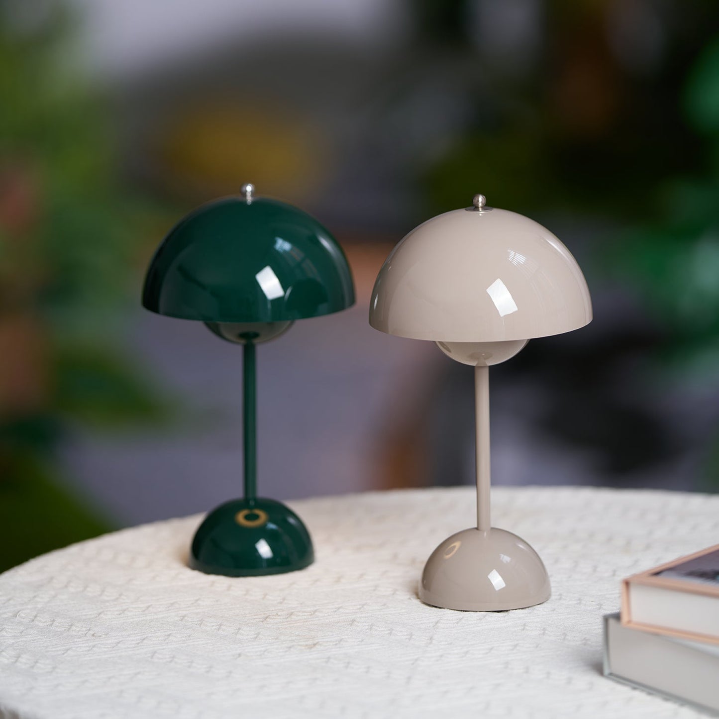 Élodie Wiederaufladbare LED-Tischleuchte mit Doppelkugeldesign
