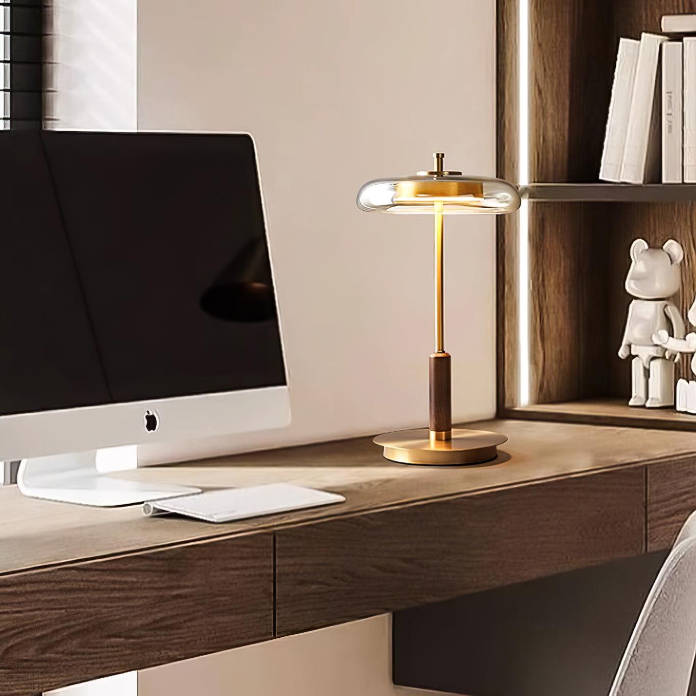 Auriane Glas-LED-Tischleuchte mit Messingsockel-Design
