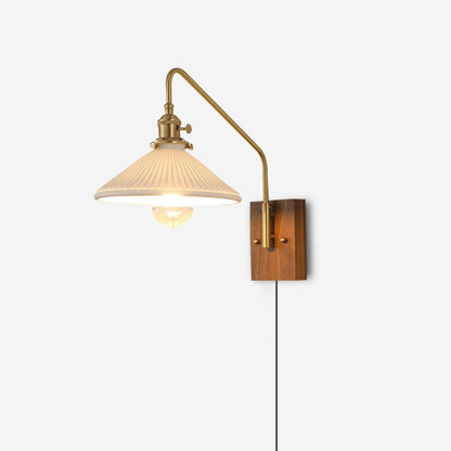 Amélie Retro Plug-in Wandlampe mit Walnuss- und Glasdesign