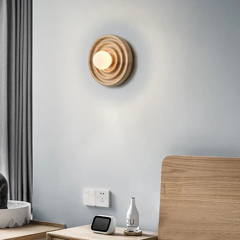 Colette Ripple Walnuss LED Wandleuchte