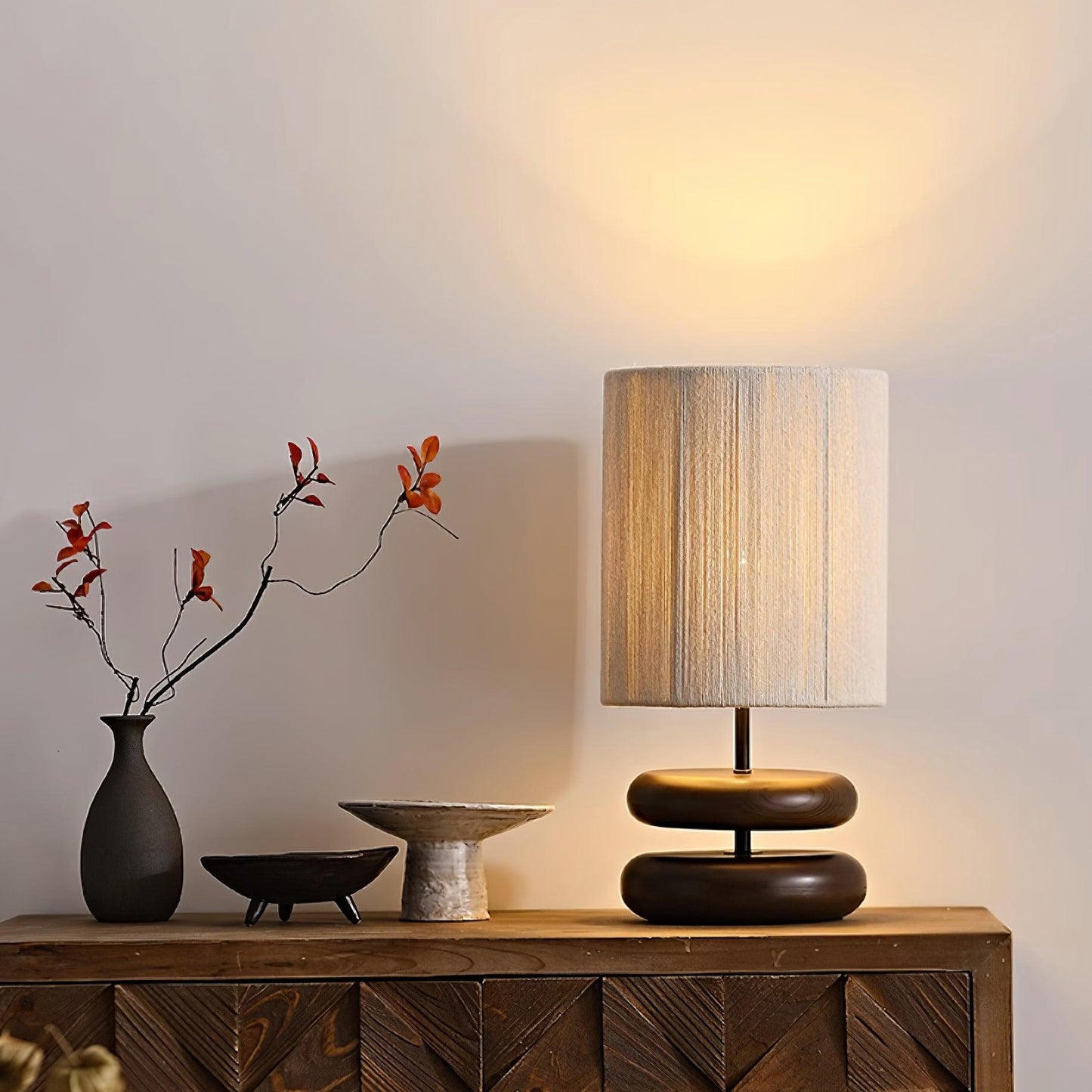 Camille Wooden River Rock Tischlampe mit Stoffschirm