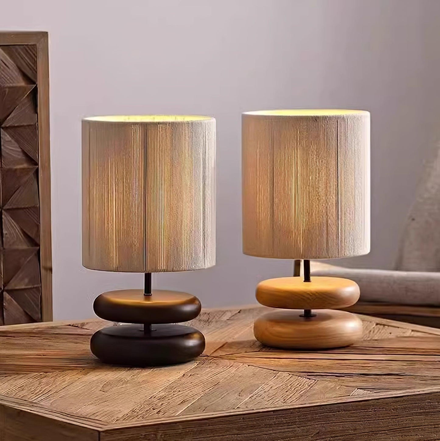 Camille Wooden River Rock Tischlampe mit Stoffschirm