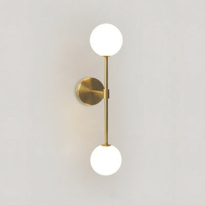 Émilie Wandleuchte aus Milchglas mit modernem elegantem Design