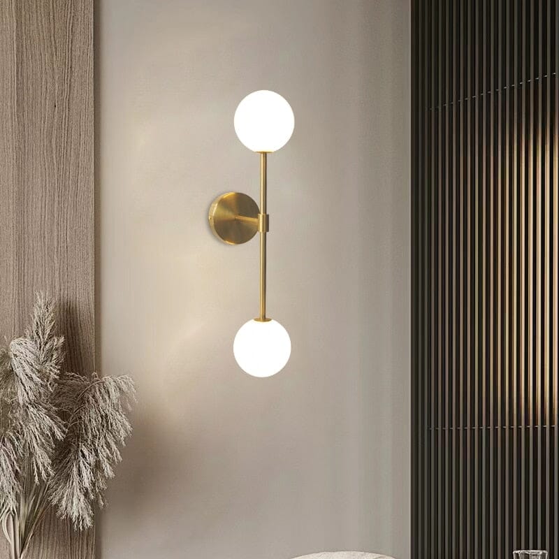 Émilie Wandleuchte aus Milchglas mit modernem elegantem Design