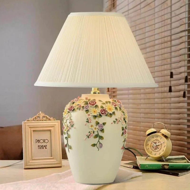 Madeleine Romantische Keramik-Nachttischlampe