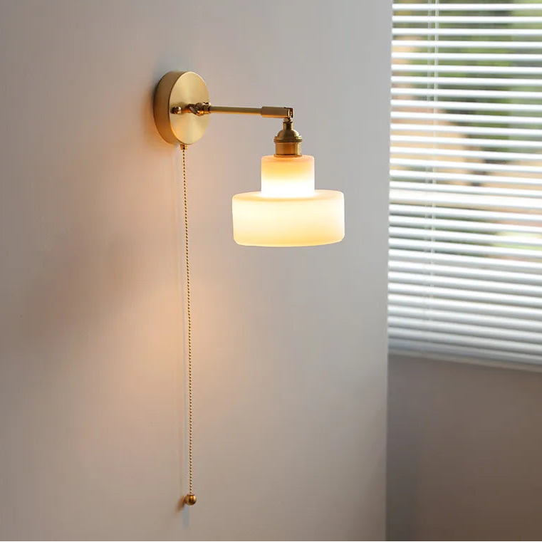 Émilie Drehbare Glas-Wandleuchte mit Zugschalter
