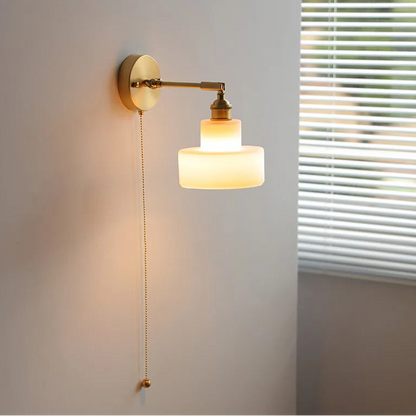Émilie Drehbare Glas-Wandleuchte mit Zugschalter