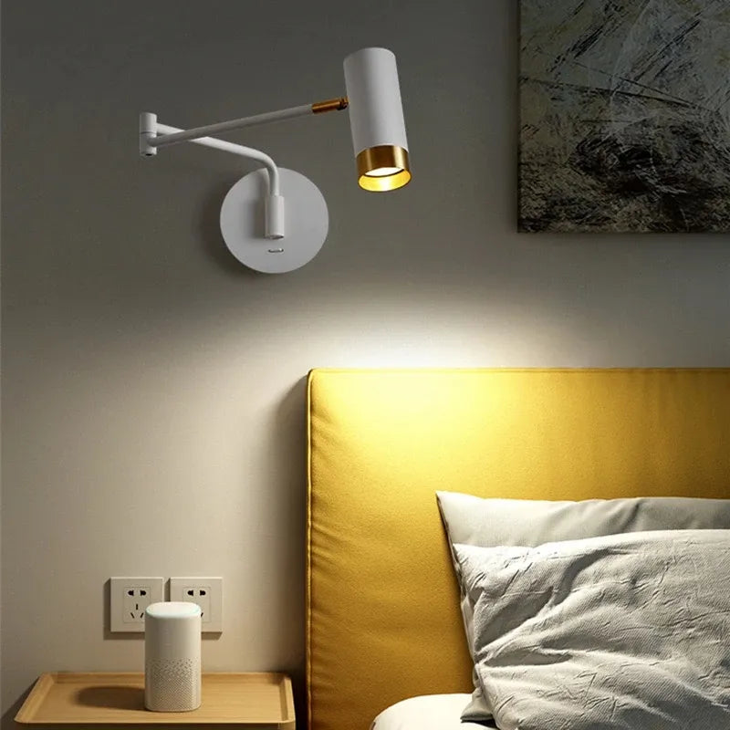 Verstellbare Victoire Wandleuchte mit modernem Metalldesign