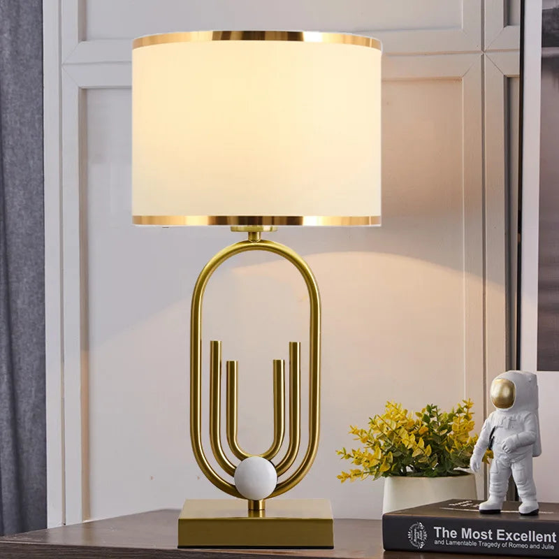 Orléans Moderne Gold Geometrische Tischleuchte