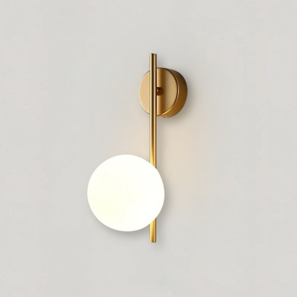 Amélie nordische Wandleuchte mit mattiertem Glasdesign