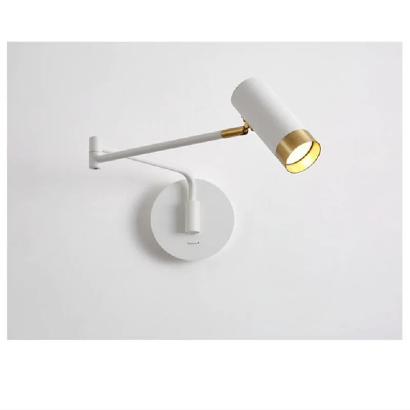 Verstellbare Victoire Wandleuchte mit modernem Metalldesign