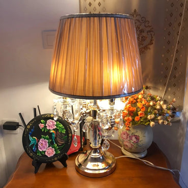Europäische Kristall-LED-Tischlampe für Schlafzimmer- und Wohnzimmerdeko