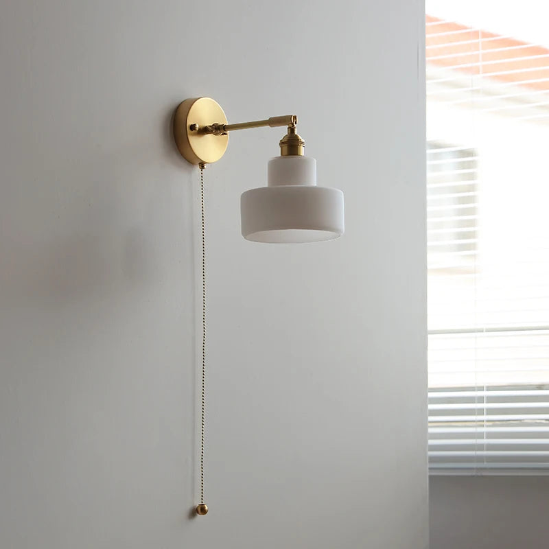 Émilie Drehbare Glas-Wandleuchte mit Zugschalter