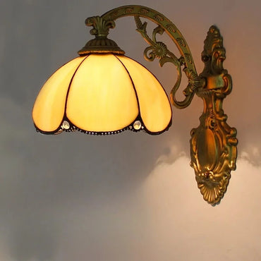 Margaux Europäische Retro Buntglas-Wandlampe