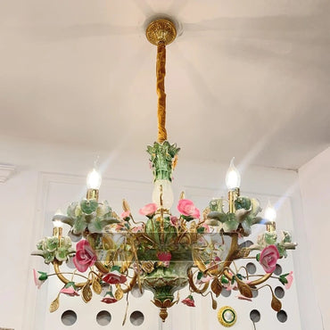 Élise Porzellan-Messing-Kronleuchter Französische Luxus-Deckenleuchte
