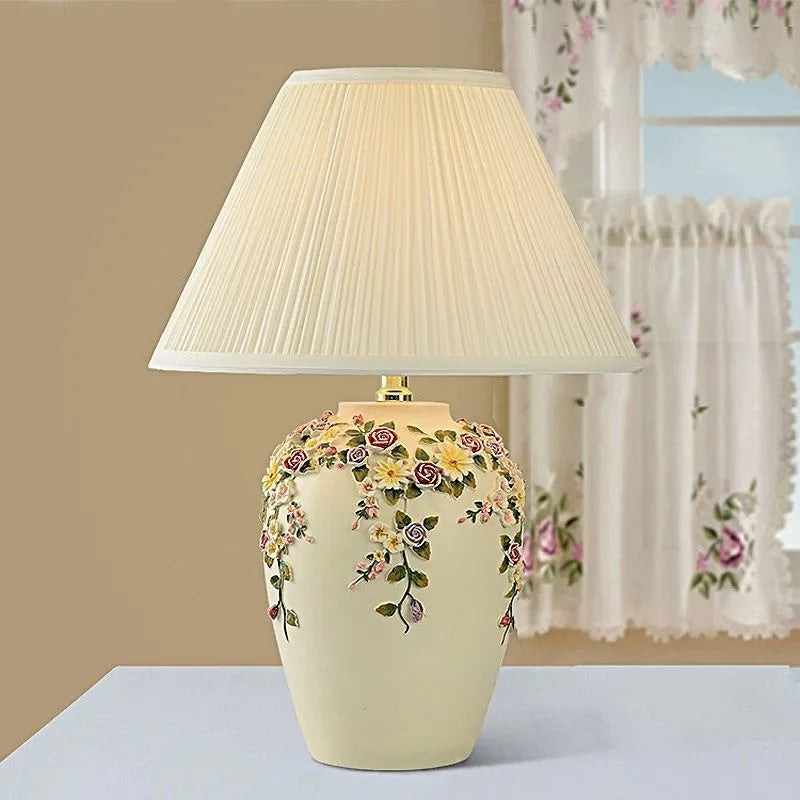 Madeleine Romantische Keramik-Nachttischlampe