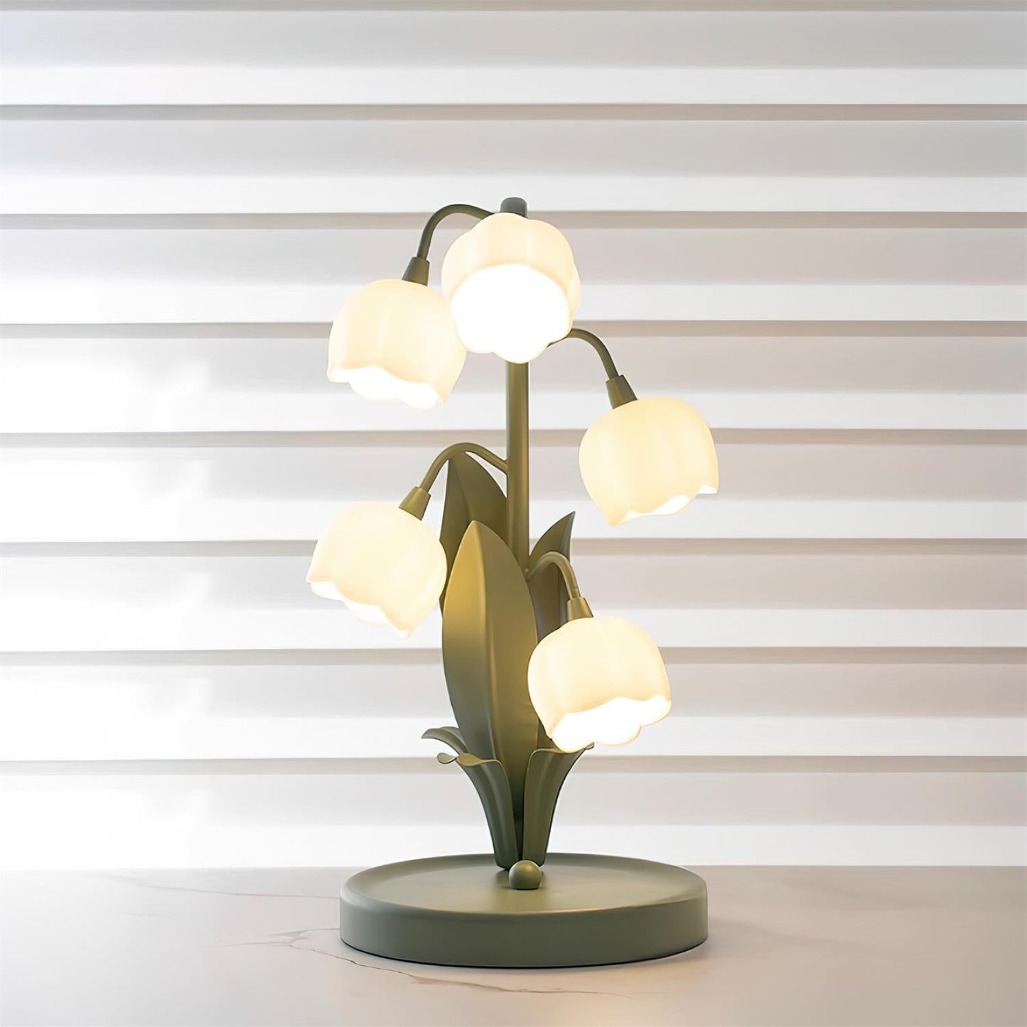 Élodie Orchideenblüten-Tischleuchte mit künstlerischem Blumendesign