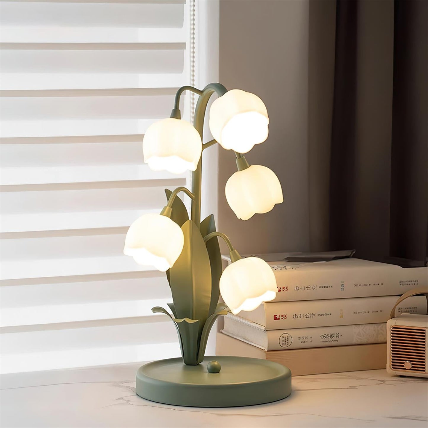 Élodie Orchideenblüten-Tischleuchte mit künstlerischem Blumendesign