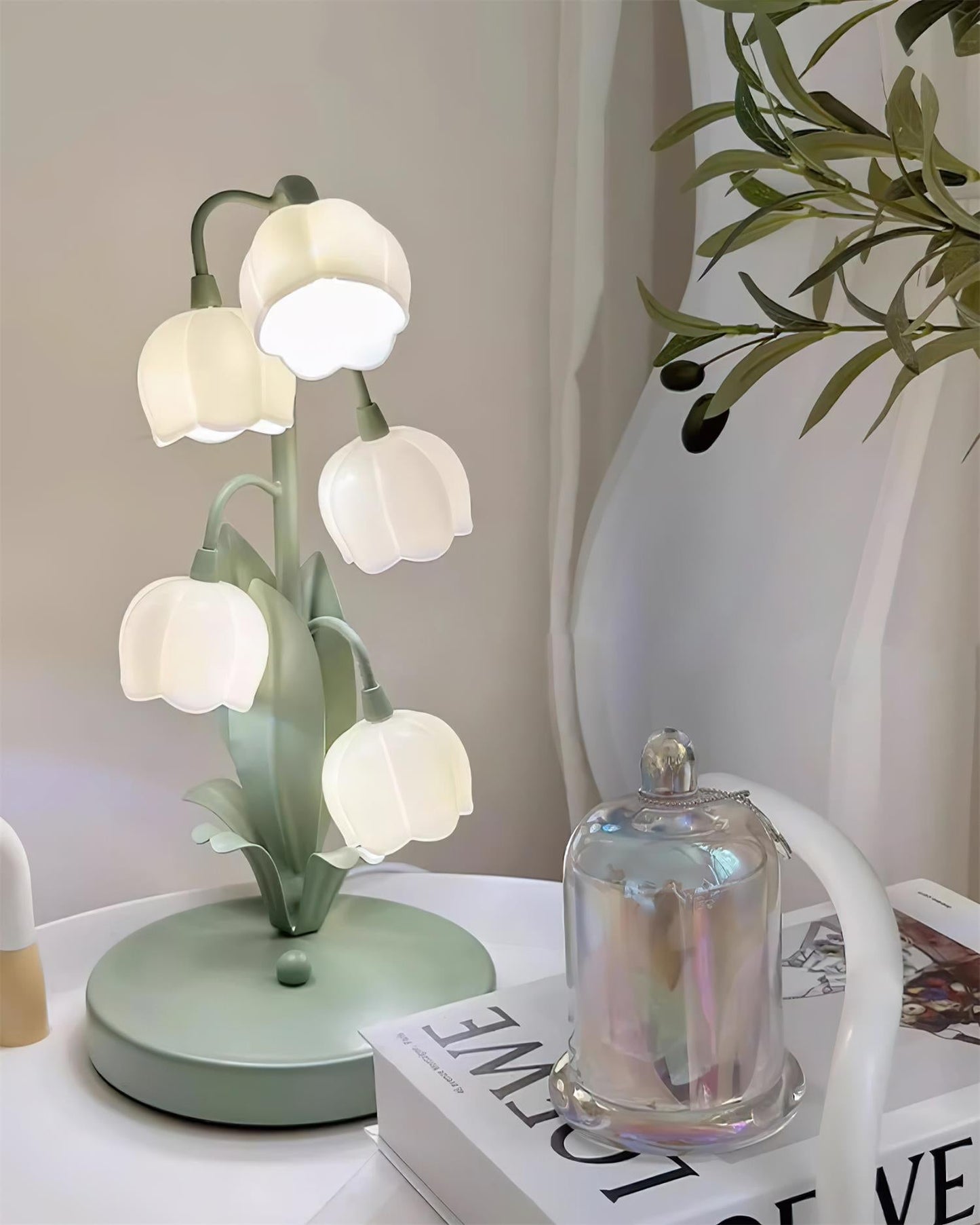Élodie Orchideenblüten-Tischleuchte mit künstlerischem Blumendesign