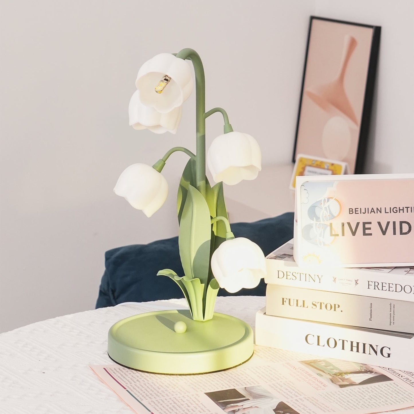 Élodie Orchideenblüten-Tischleuchte mit künstlerischem Blumendesign