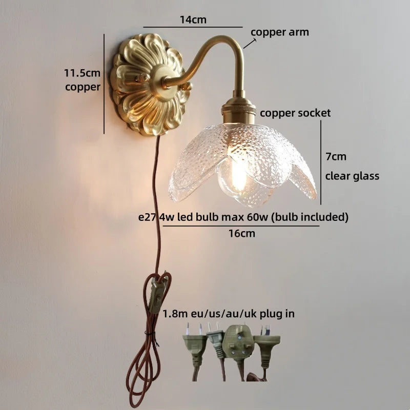 Isabelle Glasblume Messing Wandleuchte