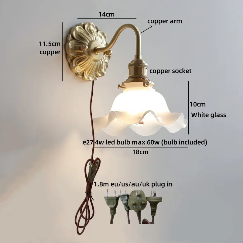 Isabelle Glasblume Messing Wandleuchte
