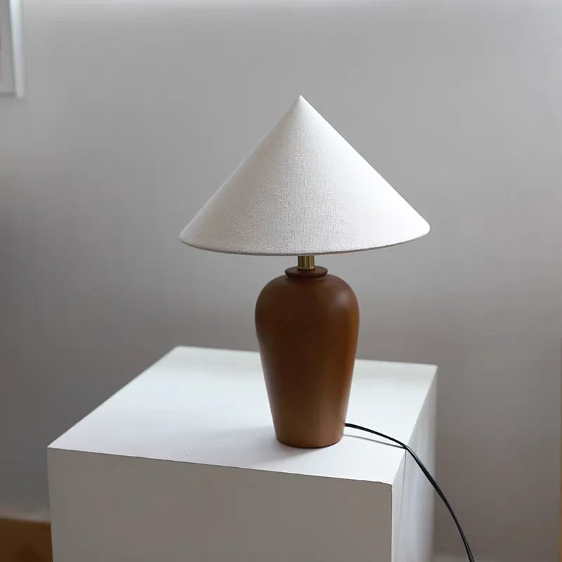 Hochwertige Stoff-Tischlampe im antiken Wabi-Sabi-Stil für Schlafzimmer