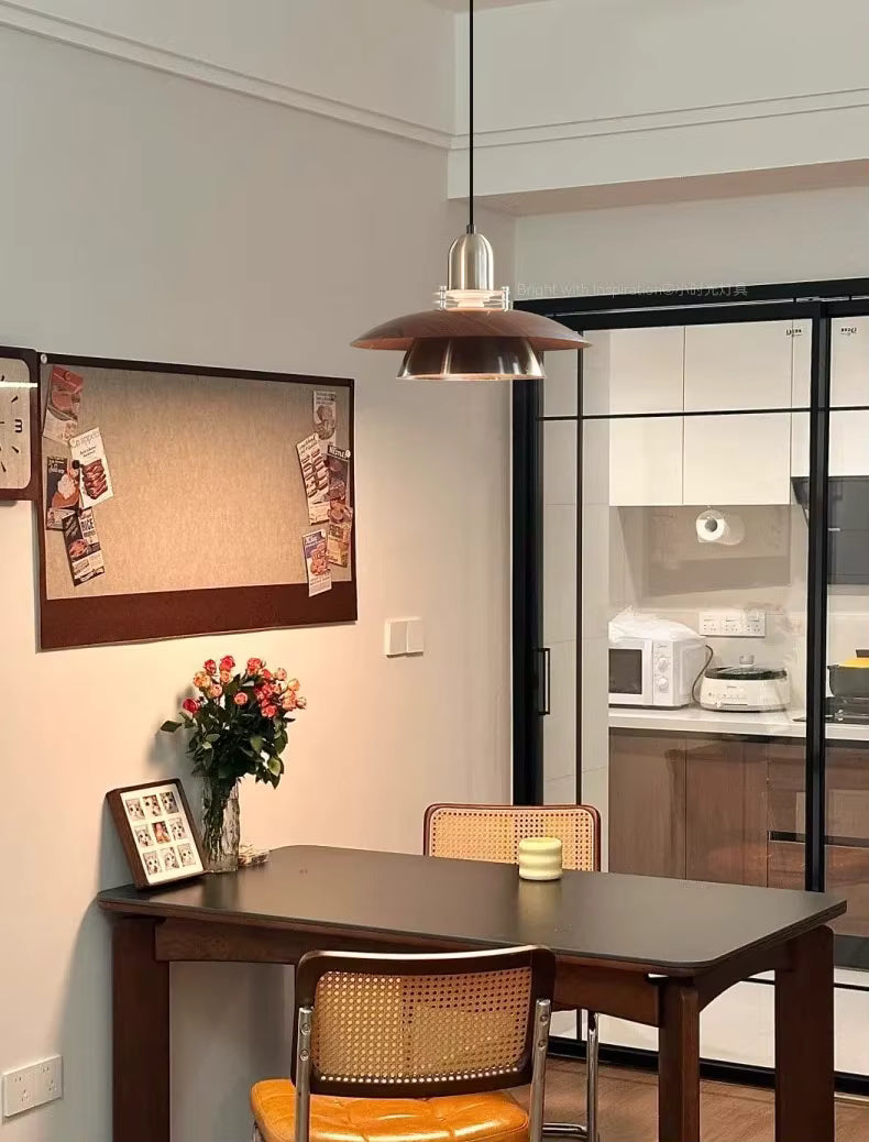 Amélie Aero Linear Pendelleuchte aus Holz und Metall