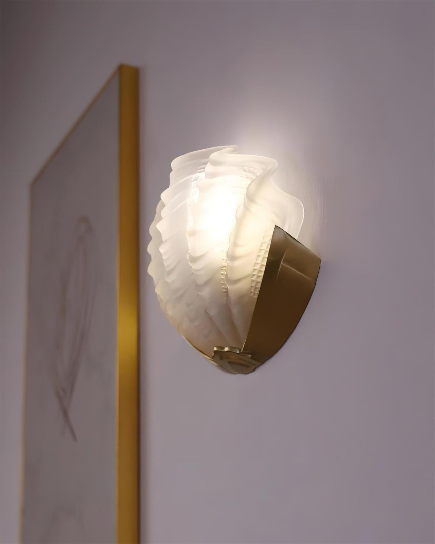 Aurélie Wandleuchte Muschel mit geformtem Glasdesign