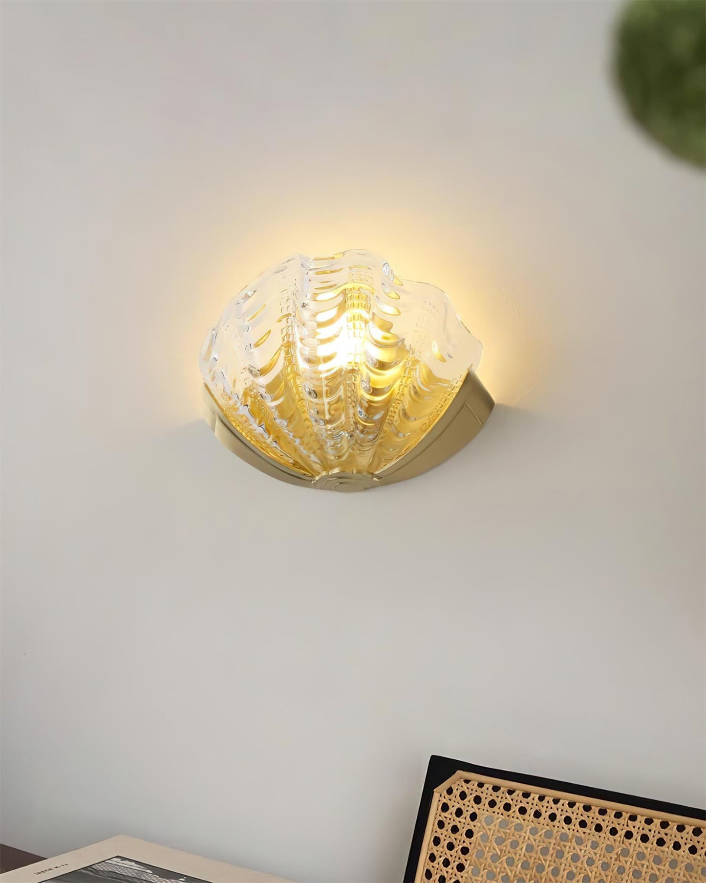 Aurélie Wandleuchte Muschel mit geformtem Glasdesign