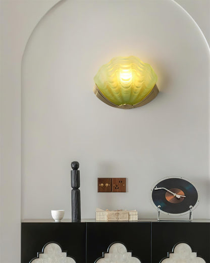 Aurélie Wandleuchte Muschel mit geformtem Glasdesign