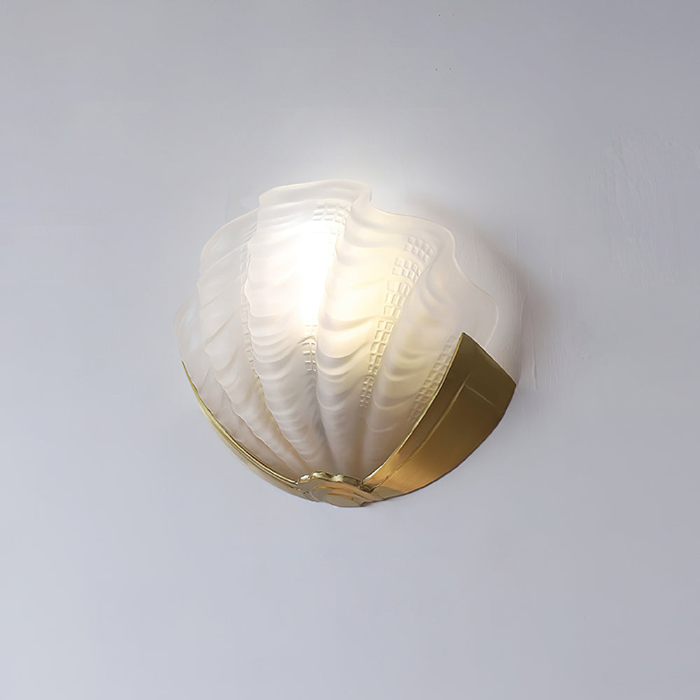 Aurélie Wandleuchte Muschel mit geformtem Glasdesign