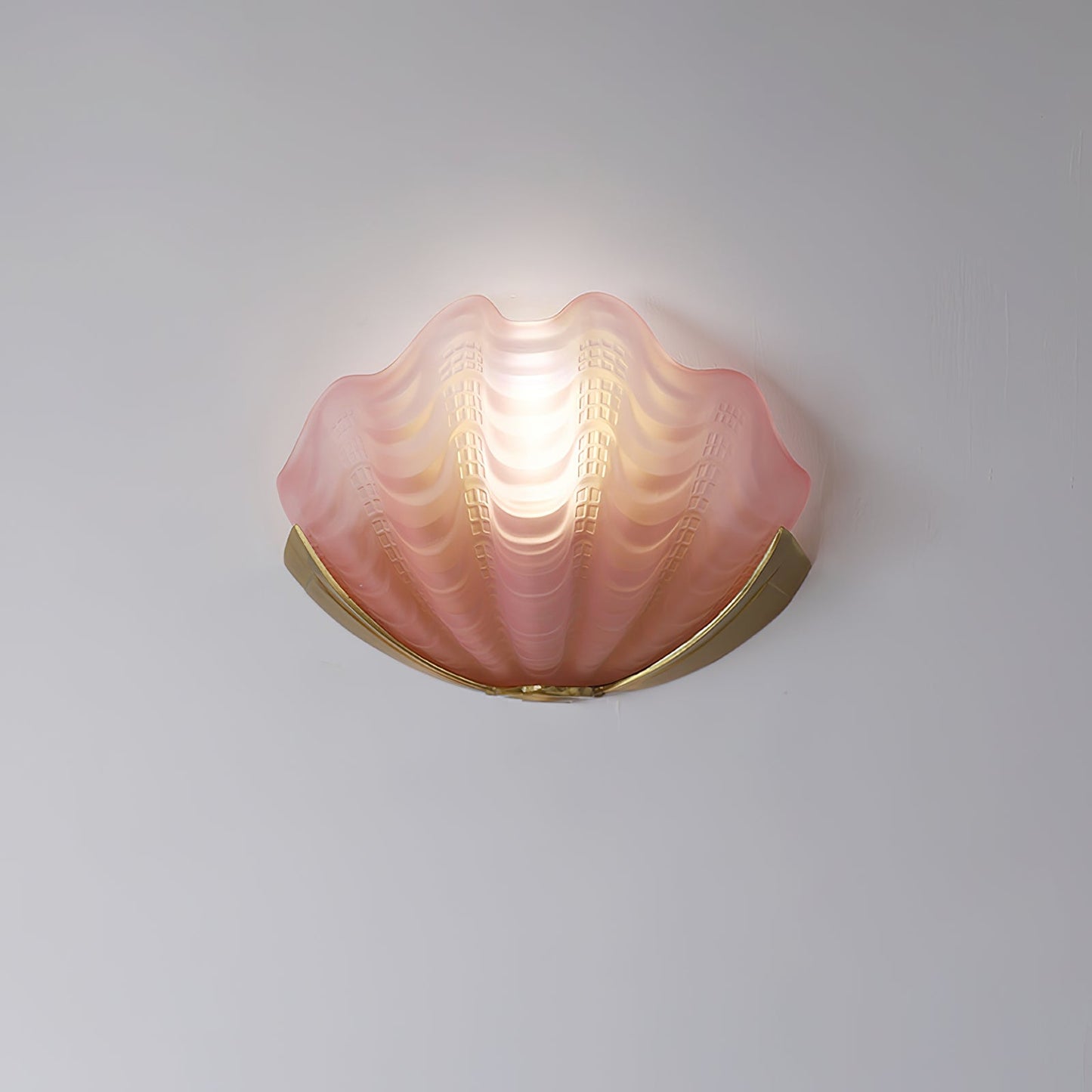 Aurélie Wandleuchte Muschel mit geformtem Glasdesign