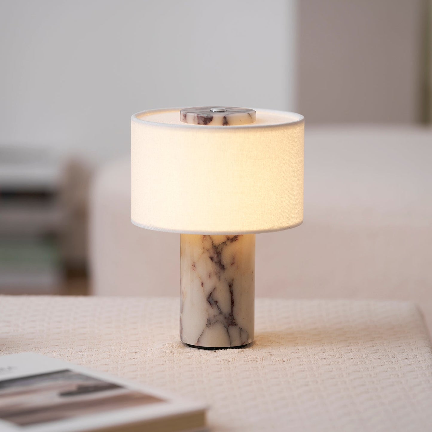 Aurélie Marmor-Sediment-Tischlampe mit Stoffschirm