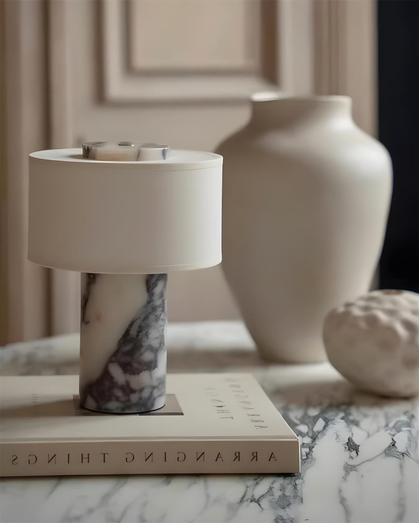 Aurélie Marmor-Sediment-Tischlampe mit Stoffschirm