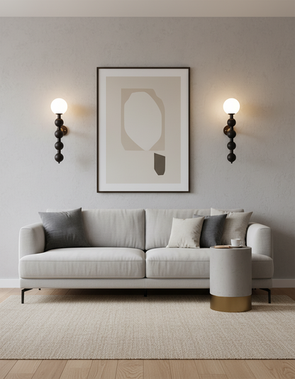 Selene Kugelwandleuchte mit Nussbaum-Perlmuttdesign und warmem Licht