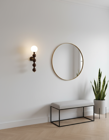 Selene Kugelwandleuchte mit Nussbaum-Perlmuttdesign und warmem Licht