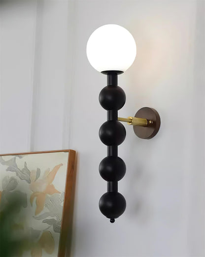 Selene Kugelwandleuchte mit Nussbaum-Perlmuttdesign und warmem Licht
