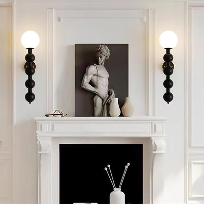 Selene Kugelwandleuchte mit Nussbaum-Perlmuttdesign und warmem Licht